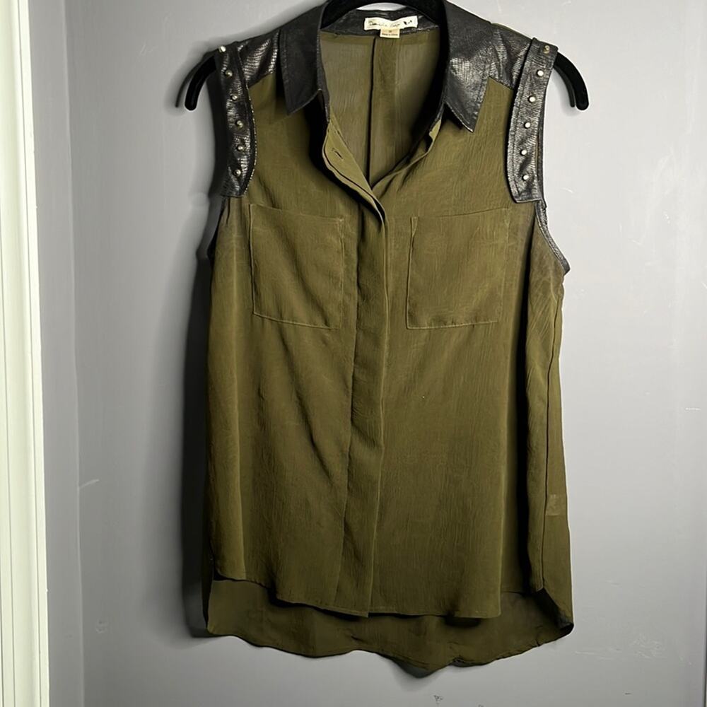 Double Zero Olive Green Sleeveless Blouse Small